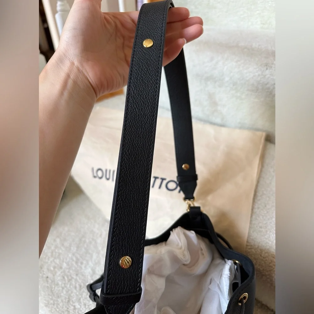Louis Vuitton Lockme bucket bag